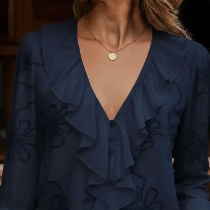 Anneliese™ Bluse mit V-Ausschnitt, Frontvolants und floraler Stickerei