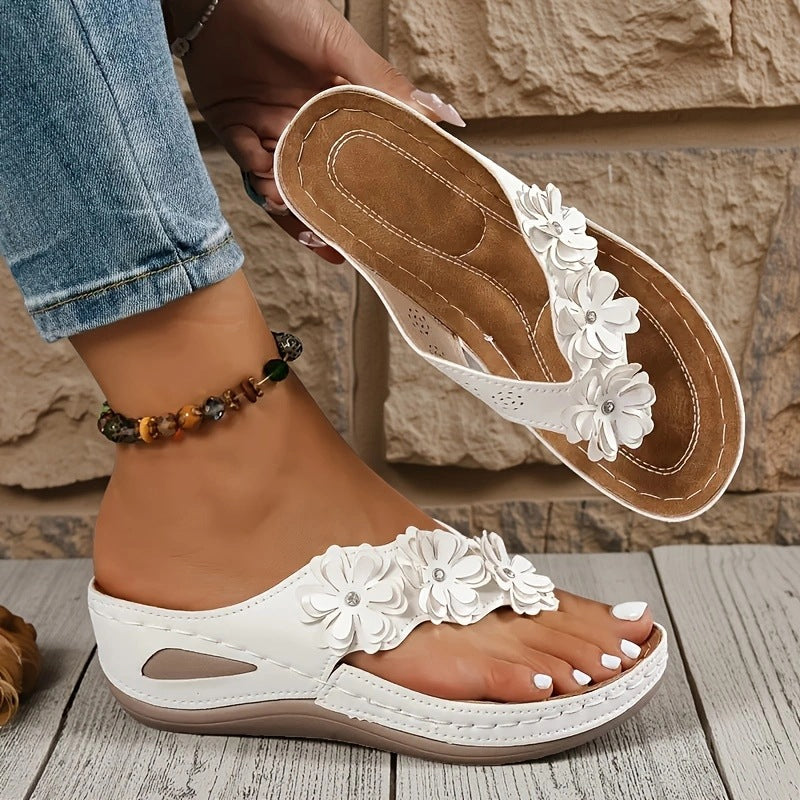 👡 50% RABATT! 🌸 Damen Blumen-Keilabsatz-Sandalen mit Riemchen – Romantisches Design, Bequeme Passform & Perfekt Für Den Sommer ☀️